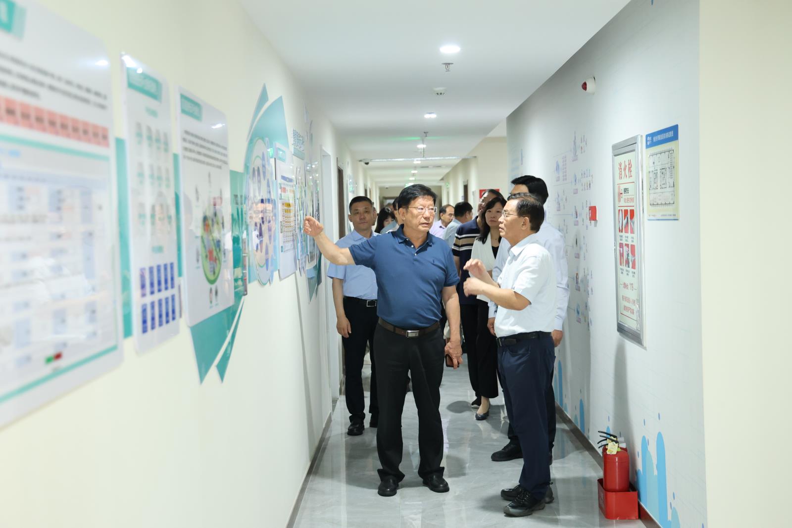 会议照片7.jpg 会议照片7.jpg